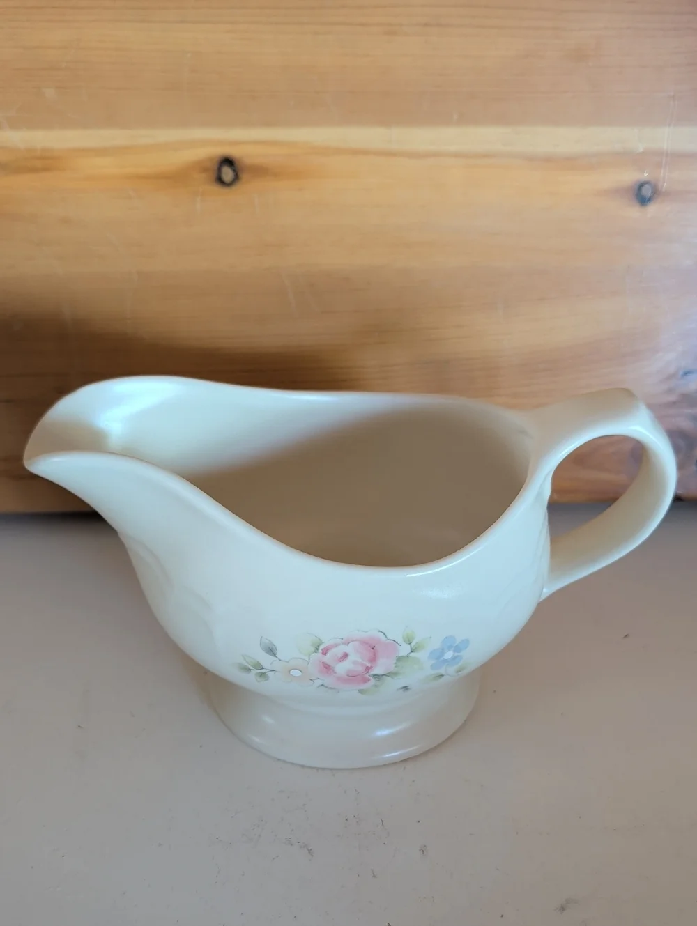 Pfaltzgraff, Cream Tea Rose Gravy Boat with Floral Accent #436 USA